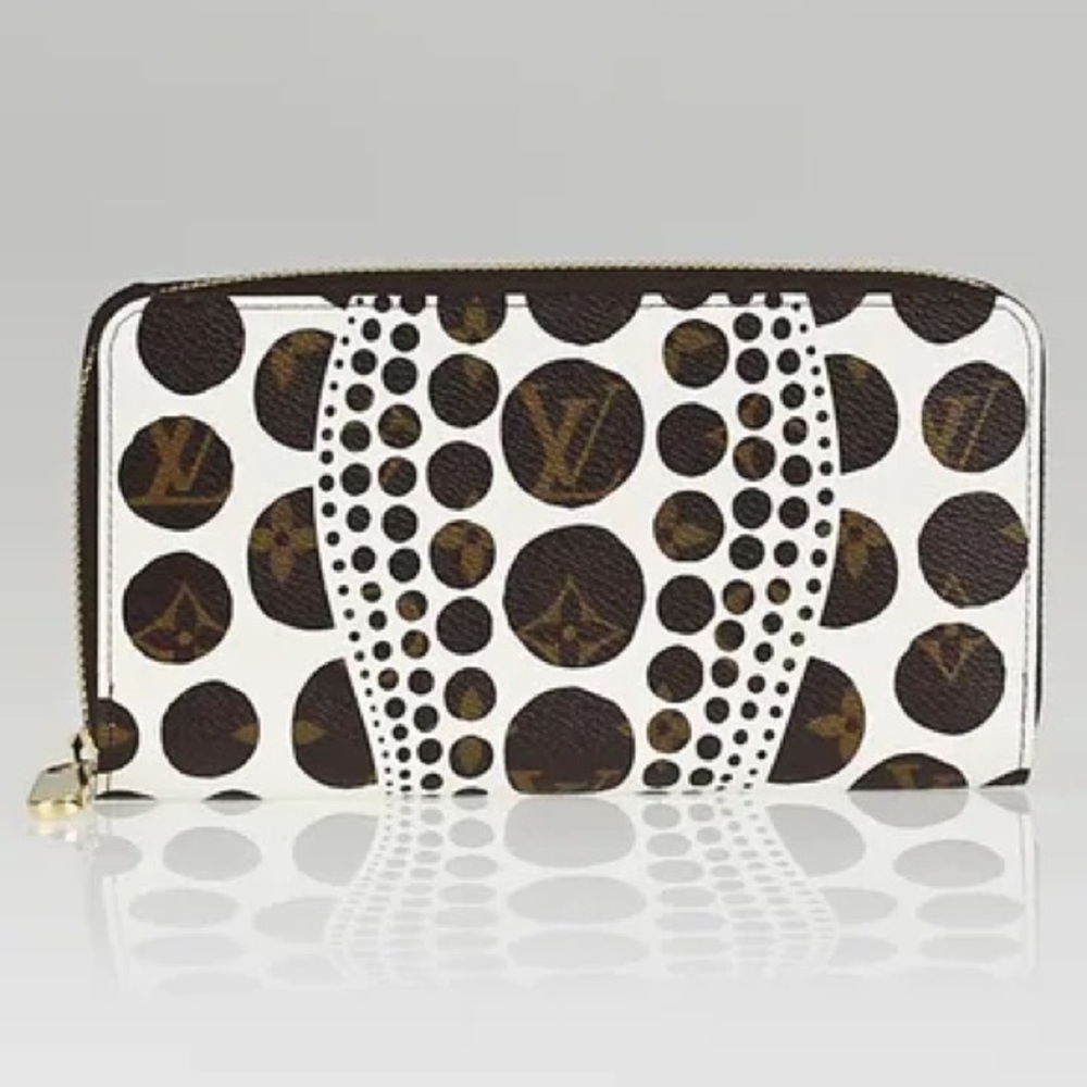 LOUIS VUITTON 
Limited Edition Yayoi Kusama Cosmic White Monogram Pumpkin Dots